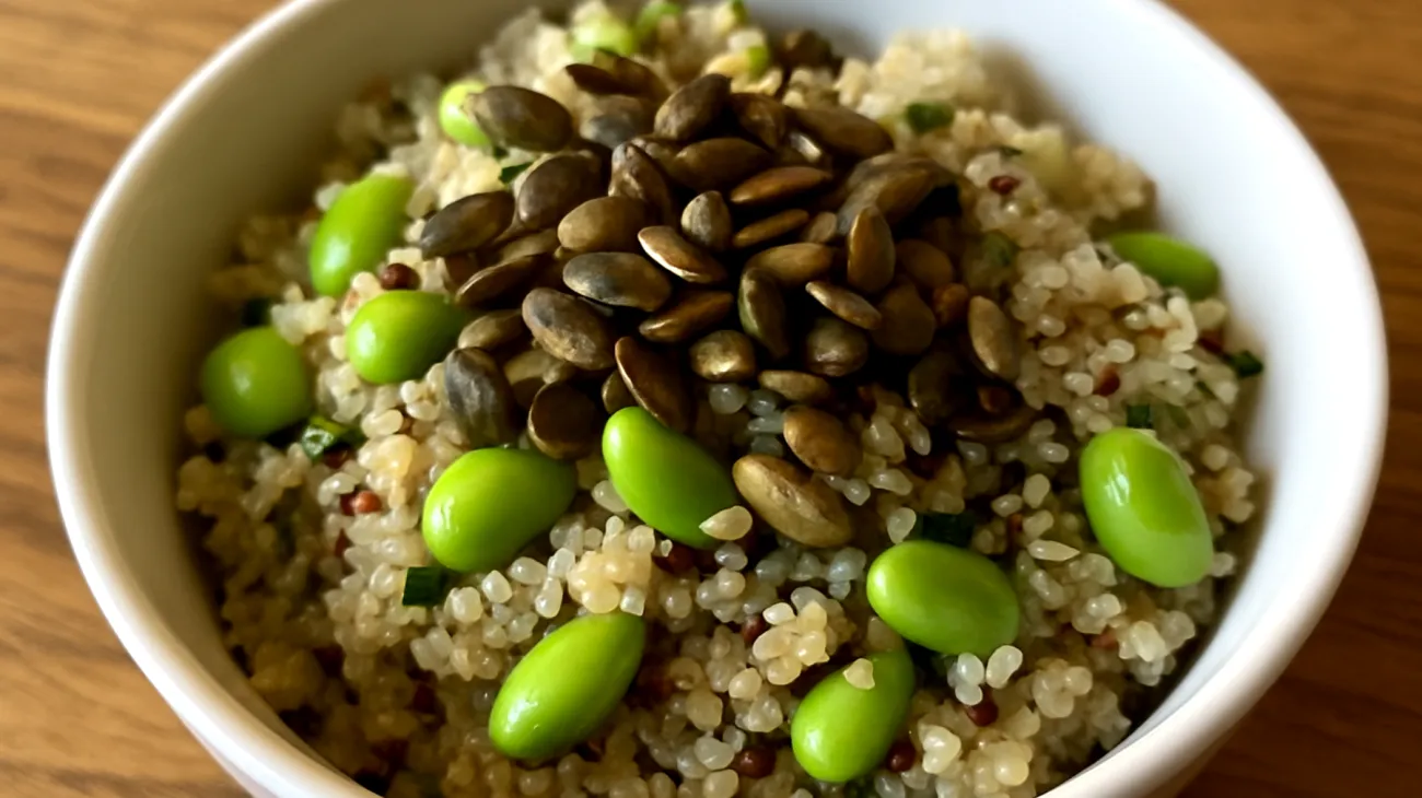 Insalata di quinoa con edamame e semi di zucca"